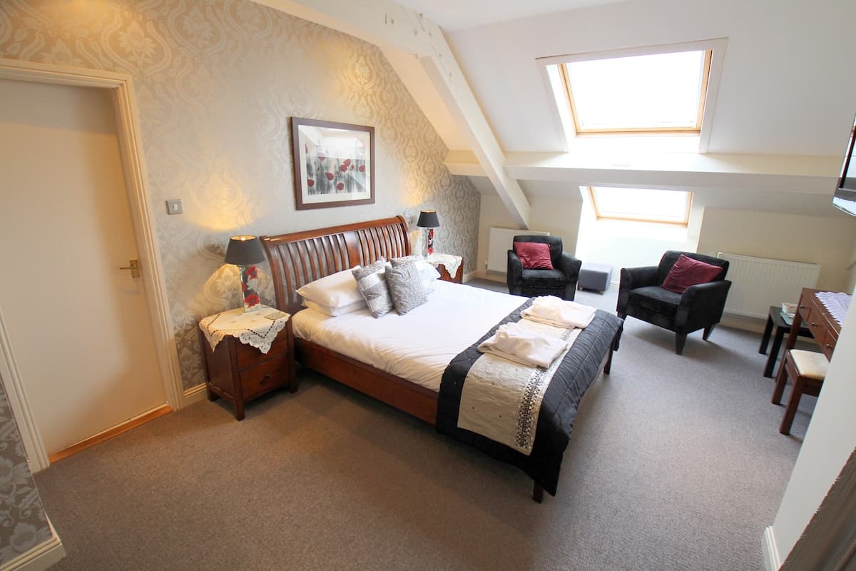 9 Bedroom House